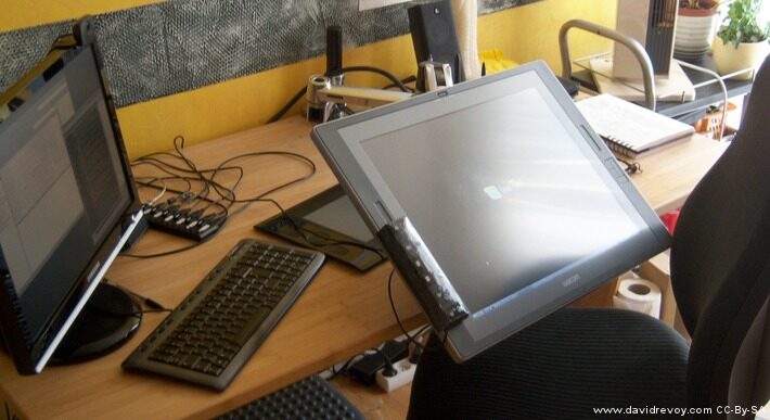 cintiq-ergotron-ergonomy_03.jpg