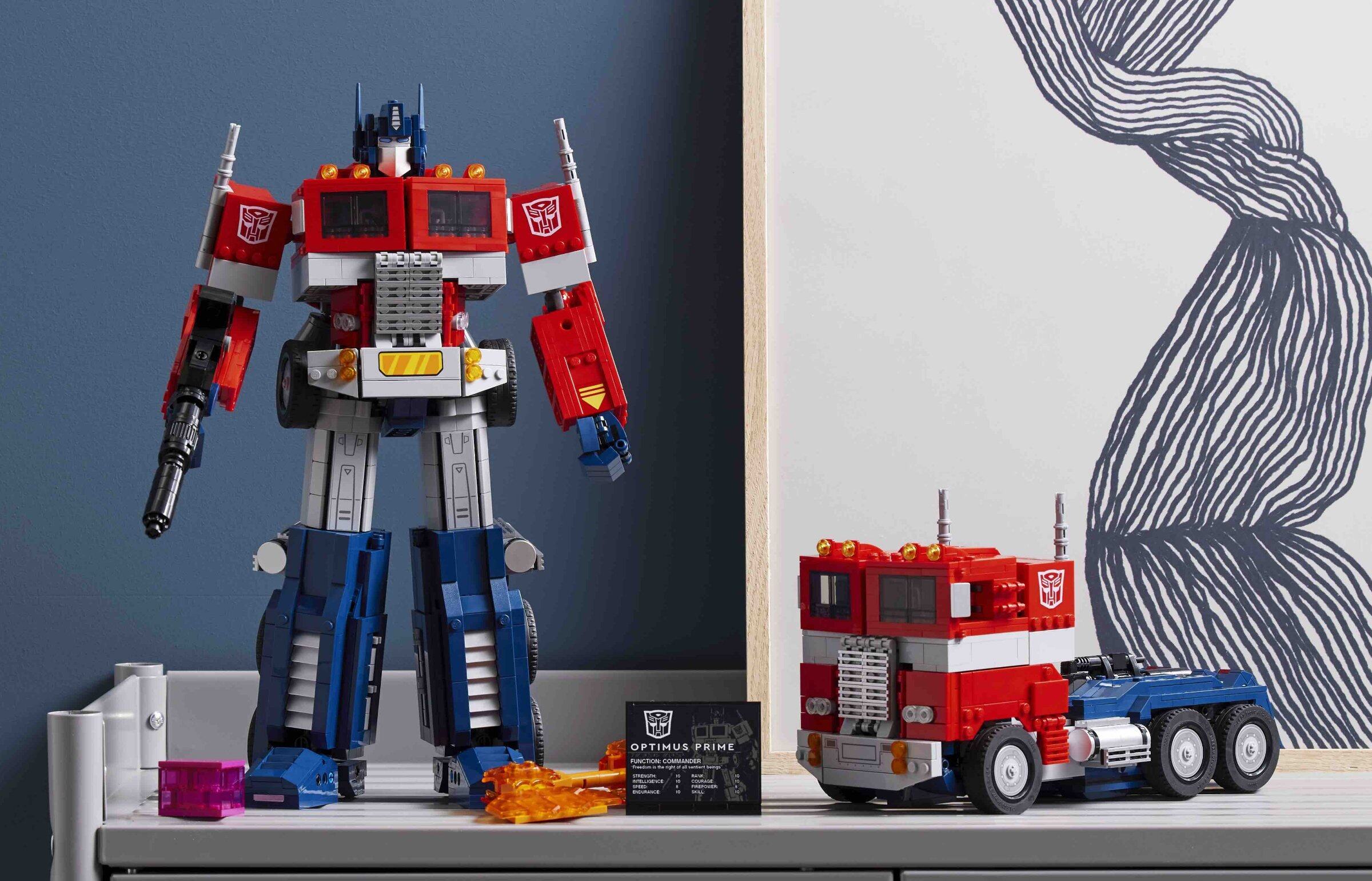 74899_LEGO-Transformers-Optimus-Prime-Set_10302_Lifestyle_13-1.jpg